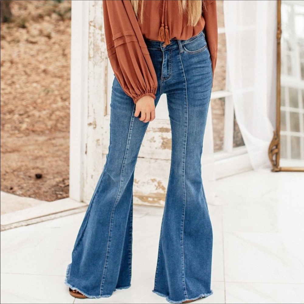 Fabulous Blue Flare Jeans w/Raw Hem & 5 Pockets - Picture 2 of 13